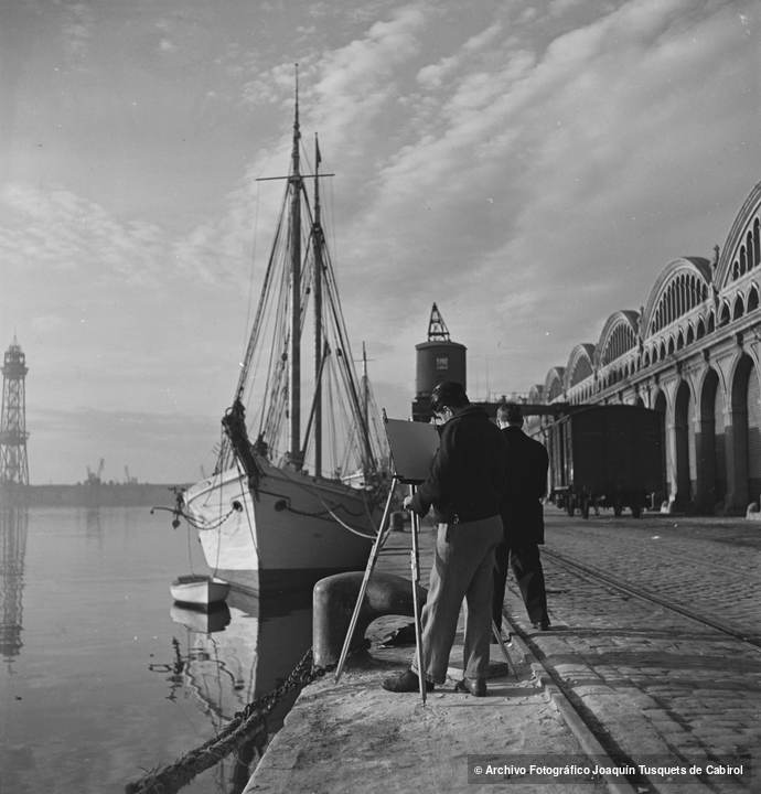 Dos pintores con caballetes en el muelle del puerto de Barcelona, frente a los Tinglados modernistas y al Aeri del Port. Joaquín Tusquets de Cabirol, 12 de diciembre de 1950.